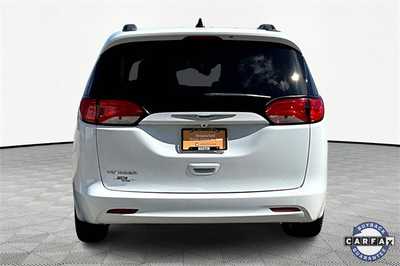 2021 Chrysler Voyager, $19990. Photo 6