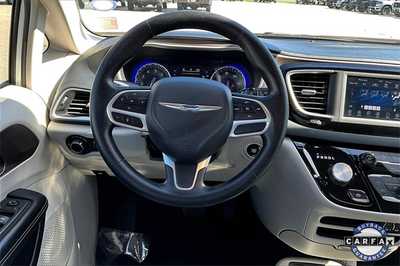 2021 Chrysler Voyager, $19990. Photo 8