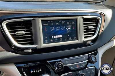 2021 Chrysler Voyager, $19990. Photo 9