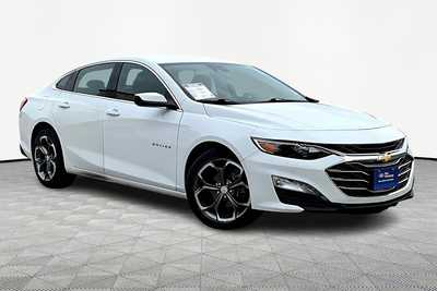 2023 Chevrolet Malibu, $18990. Photo 3