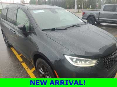2021 Chrysler Pacifica, $30990. Photo 3