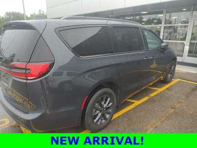 2021 Chrysler Pacifica, $30990. Photo 5