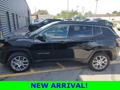 2022 Jeep Compass, $24490. Photo 2