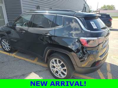 2022 Jeep Compass, $24490. Photo 3