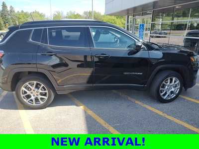 2022 Jeep Compass, $24490. Photo 6