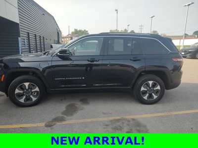 2022 Jeep Grand Cherokee, $31990. Photo 2