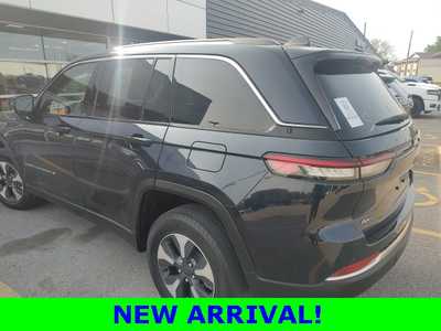2022 Jeep Grand Cherokee, $31990. Photo 3