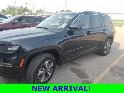 2022 Jeep Grand Cherokee, $31990. Photo 1