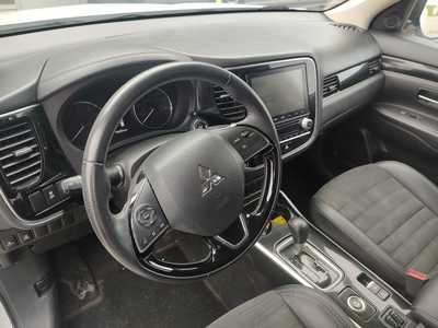 2020 Mitsubishi Outlander, $11980. Photo 12