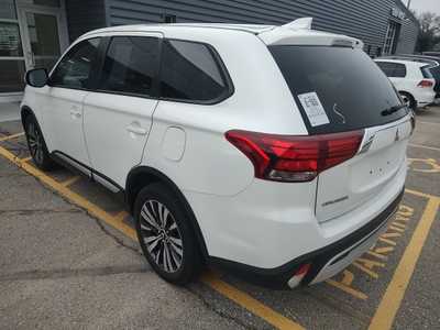 2020 Mitsubishi Outlander, $12990. Photo 3