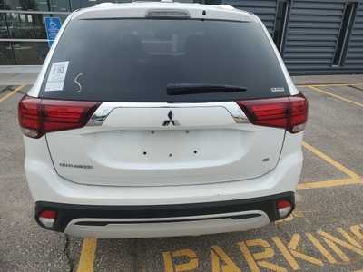 2020 Mitsubishi Outlander, $12990. Photo 4