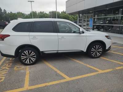2020 Mitsubishi Outlander, $12990. Photo 6