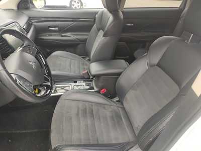 2020 Mitsubishi Outlander, $12990. Photo 9