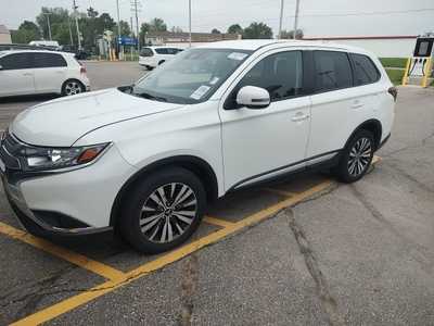 2020 Mitsubishi Outlander, $12990. Photo 1