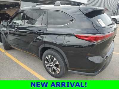 2021 Toyota Highlander, $32980. Photo 3