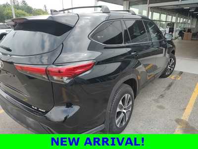 2021 Toyota Highlander, $32980. Photo 5