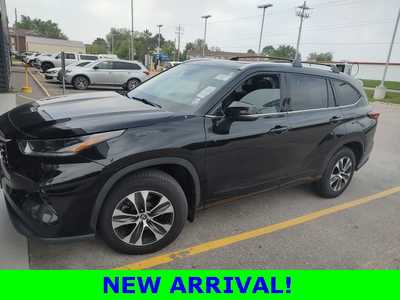 2021 Toyota Highlander, $32980. Photo 1