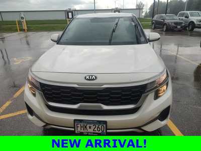 2021 Kia Seltos, $14990. Photo 8