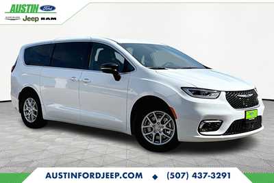 2025 Chrysler Pacifica, $40325. Photo 2