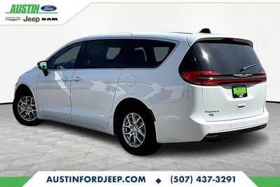 2025 Chrysler Pacifica, $40325. Photo 3