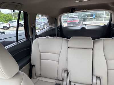 2021 Honda Pilot, $30490. Photo 10