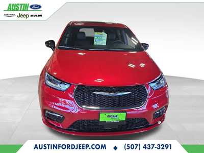 2025 Chrysler Pacifica, $39980. Photo 4