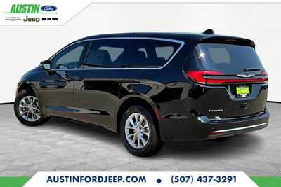 2025 Chrysler Pacifica, $43395. Photo 3