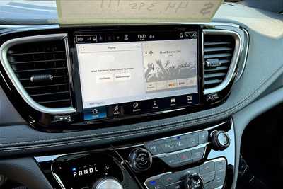2025 Chrysler Pacifica, $43395. Photo 8