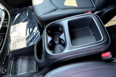 2025 Chrysler Pacifica, $43395. Photo 9