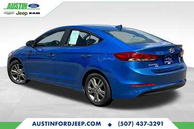 2017 Hyundai Elantra, $14980. Photo 4