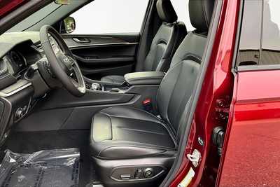 2025 Jeep Grand Cherokee, $43388. Photo 10