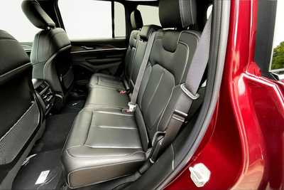 2025 Jeep Grand Cherokee, $43388. Photo 11