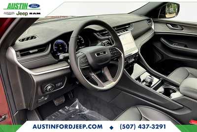 2025 Jeep Grand Cherokee, $43388. Photo 7