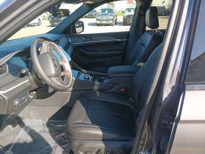 2025 Jeep Grand Cherokee, $44388. Photo 9