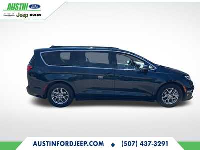 2021 Chrysler Pacifica, $24490. Photo 3