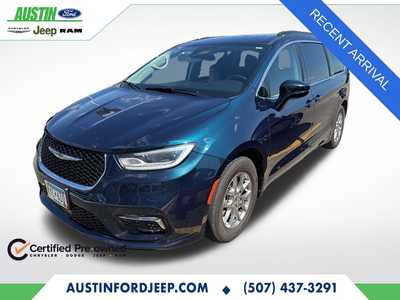 2021 Chrysler Pacifica, $24490. Photo 1