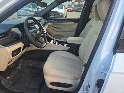 2025 Jeep Grand Cherokee, $41956. Photo 11