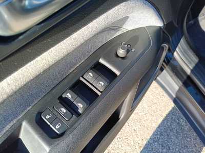 2022 Jeep Compass, $23750. Photo 12