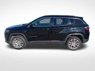 2022 Jeep Compass, $23750. Photo 2
