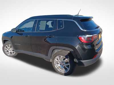 2022 Jeep Compass, $23750. Photo 3