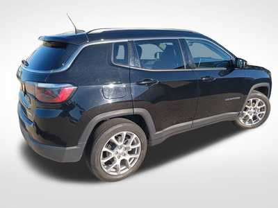 2022 Jeep Compass, $23750. Photo 4