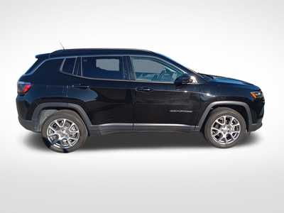 2022 Jeep Compass, $23750. Photo 6