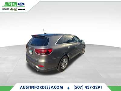 2019 Kia Sorento, $11980. Photo 4
