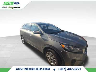 2019 Kia Sorento, $11980. Photo 6