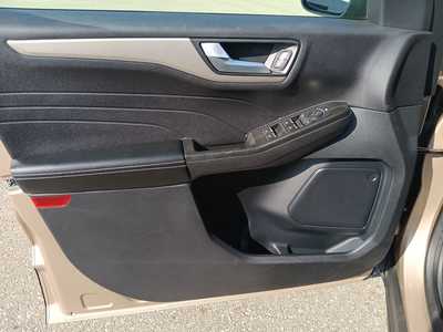 2021 Ford Escape, $21900. Photo 11