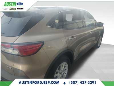 2021 Ford Escape, $22290. Photo 4