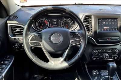 2019 Jeep Cherokee, $14490. Photo 9