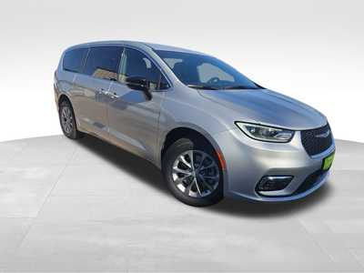 2026 Chrysler Pacifica, $45453. Photo 9