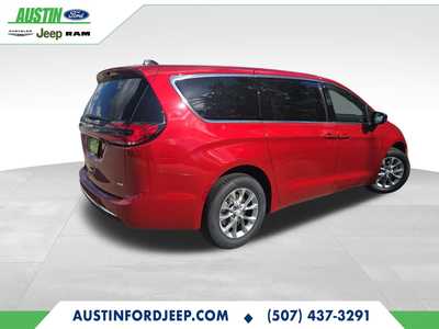2026 Chrysler Pacifica, $45723. Photo 6