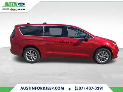 2026 Chrysler Pacifica, $45723. Photo 7